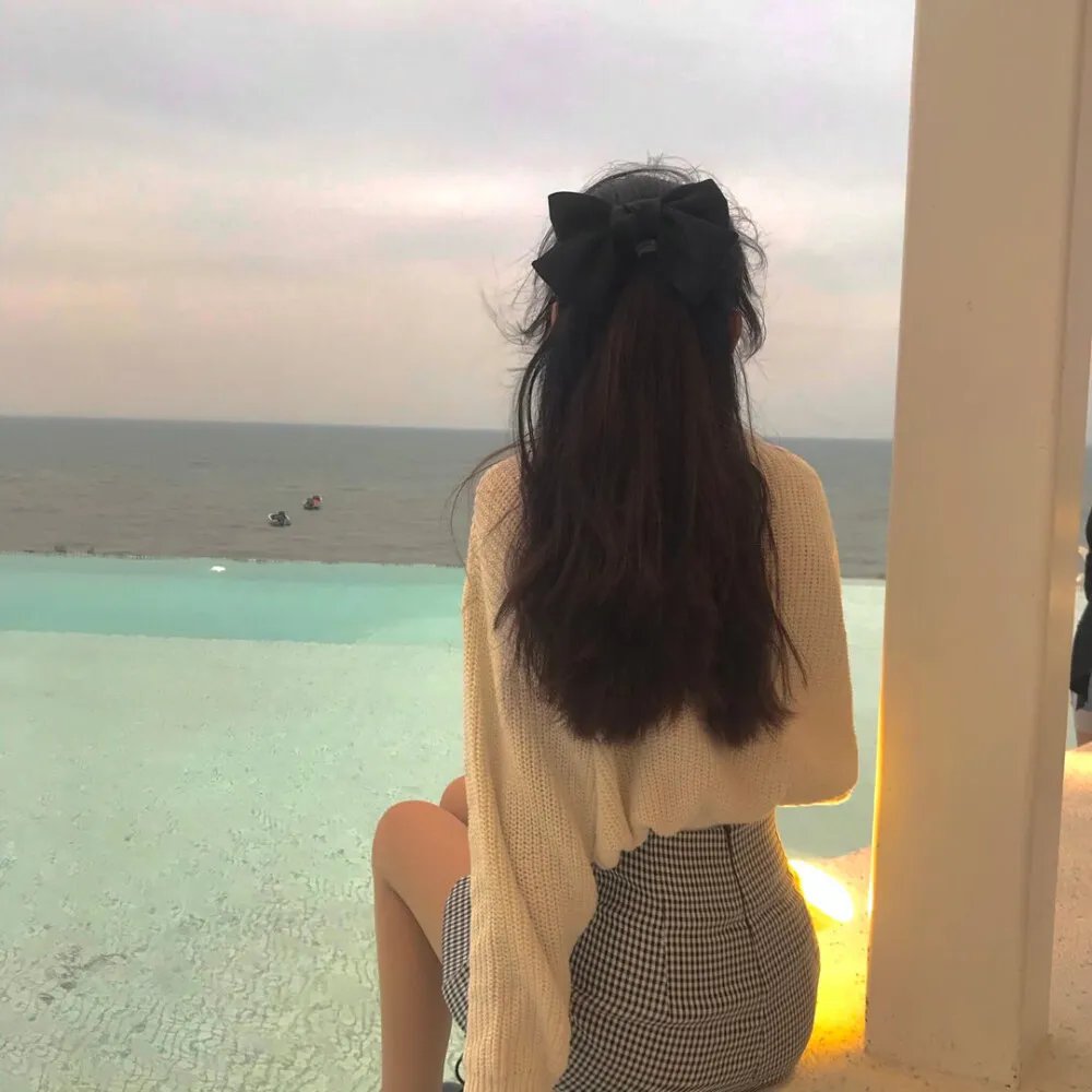 白母牛之歌海报